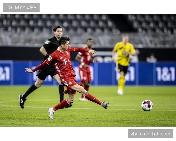 瞬间：莱万多夫斯基攻破老东家拜仁球门后拒绝庆祝